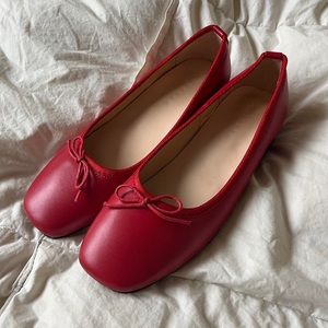 Red Ballerina Pumps w/ Bow Detail ✨
s